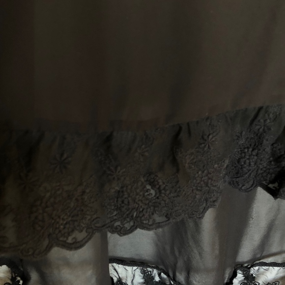 Black top with lace trim - Picture 2 of 4